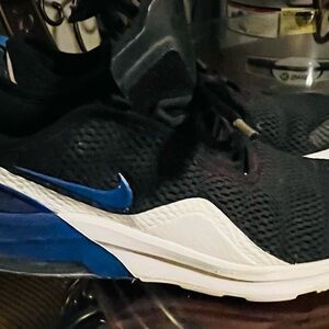 Nike Men's Black and White Athletic Shoes with Blue Accents